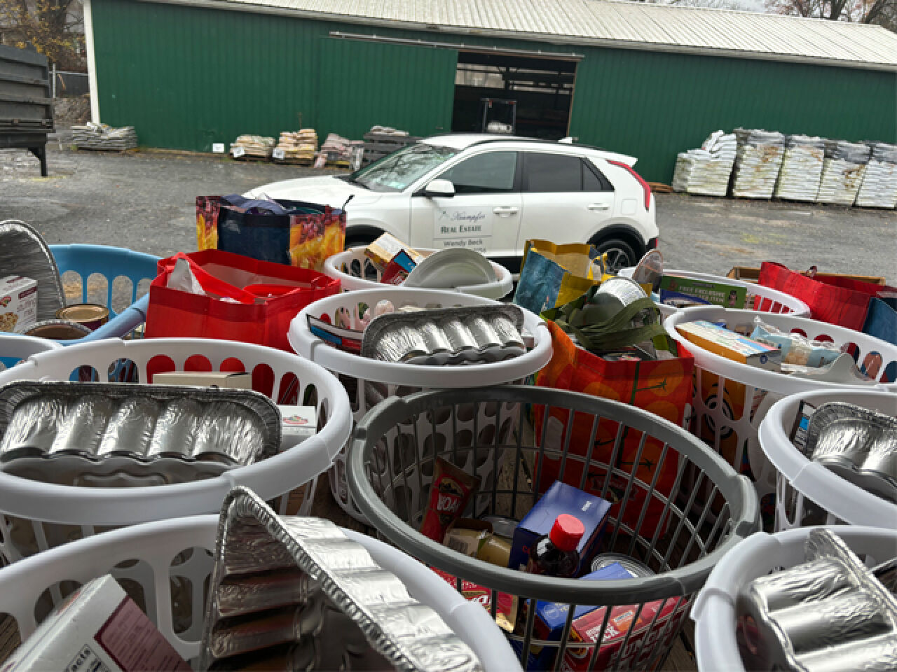 Pine Bush Rallies for Thanksgiving Food Drive